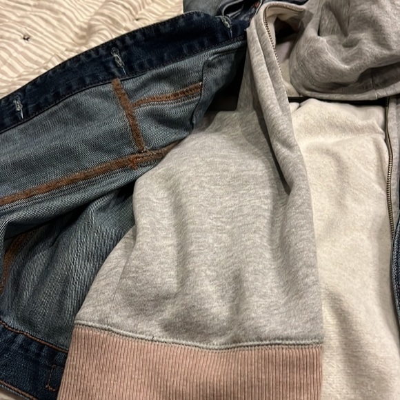 Abercrombie and Fitch Jean Jacket with hoodie Size S - Picture 6 of 7